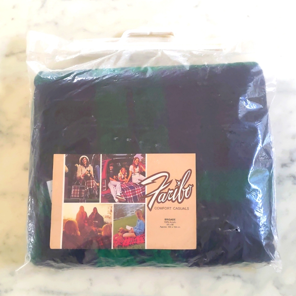 NWT. Vintage Faribo Green and Black Plaid Stadium Blanket with Fringes.